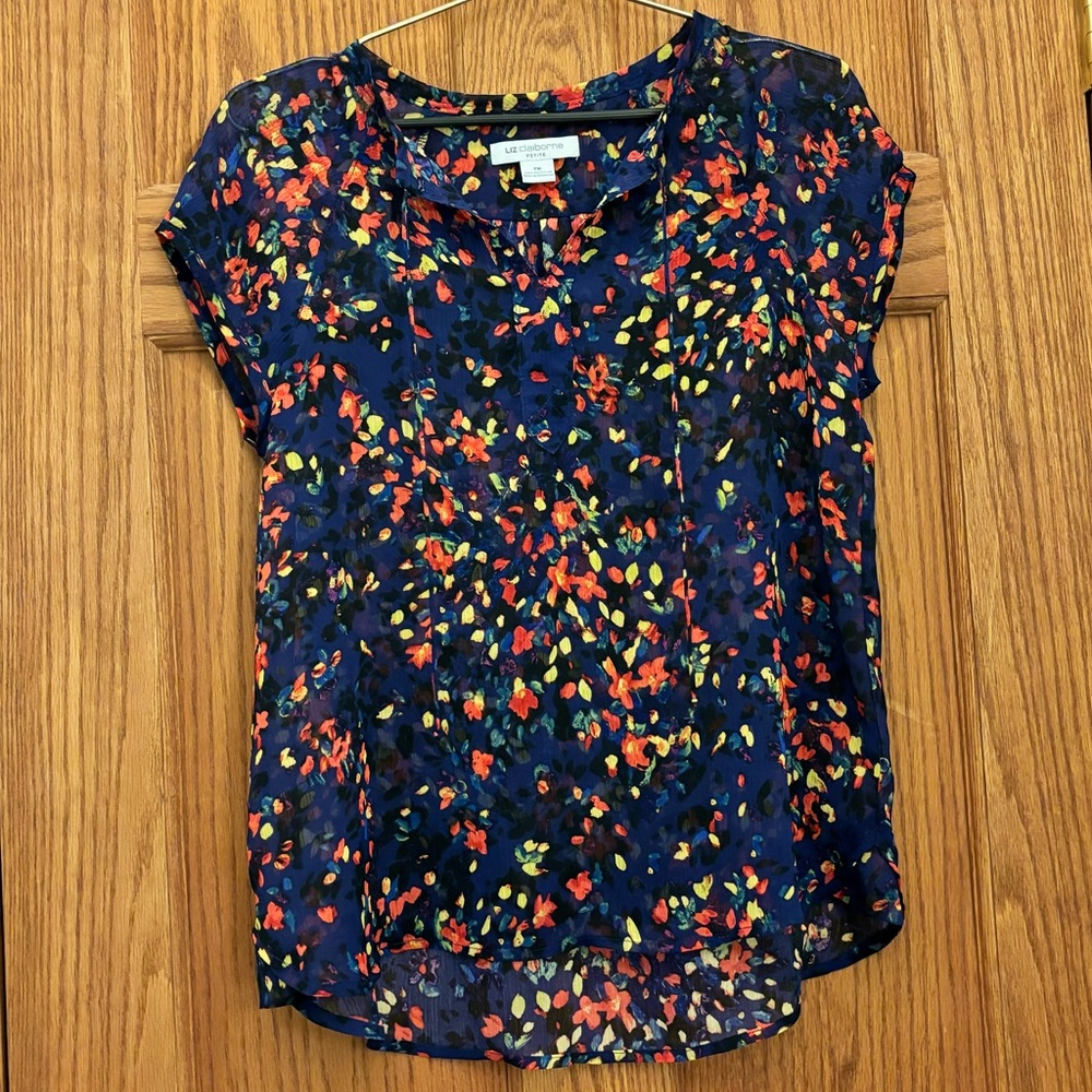 Liz Claiborne Sz PM sheer short sleeve blouse in confetti pattern